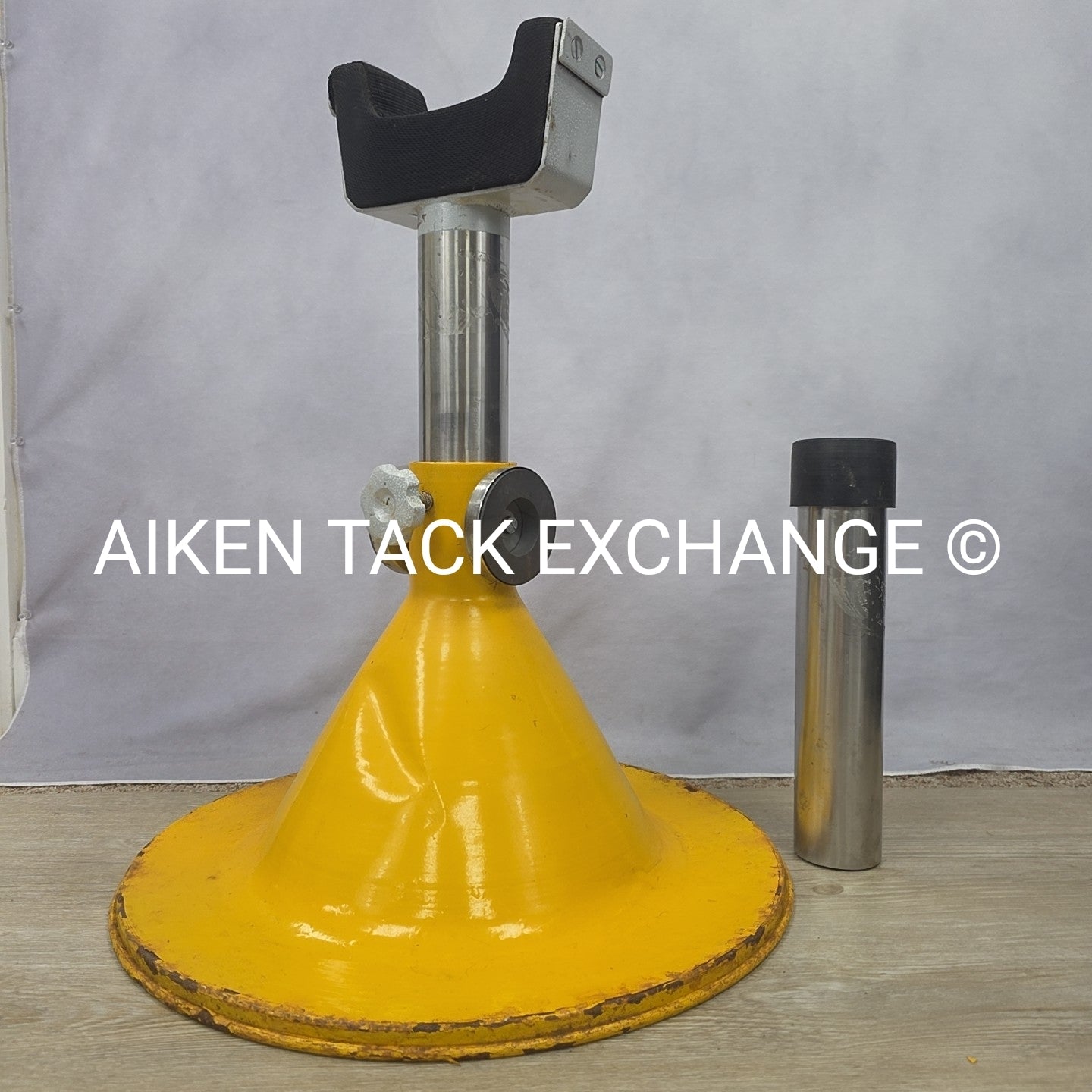 Adjustable Hoof Stand