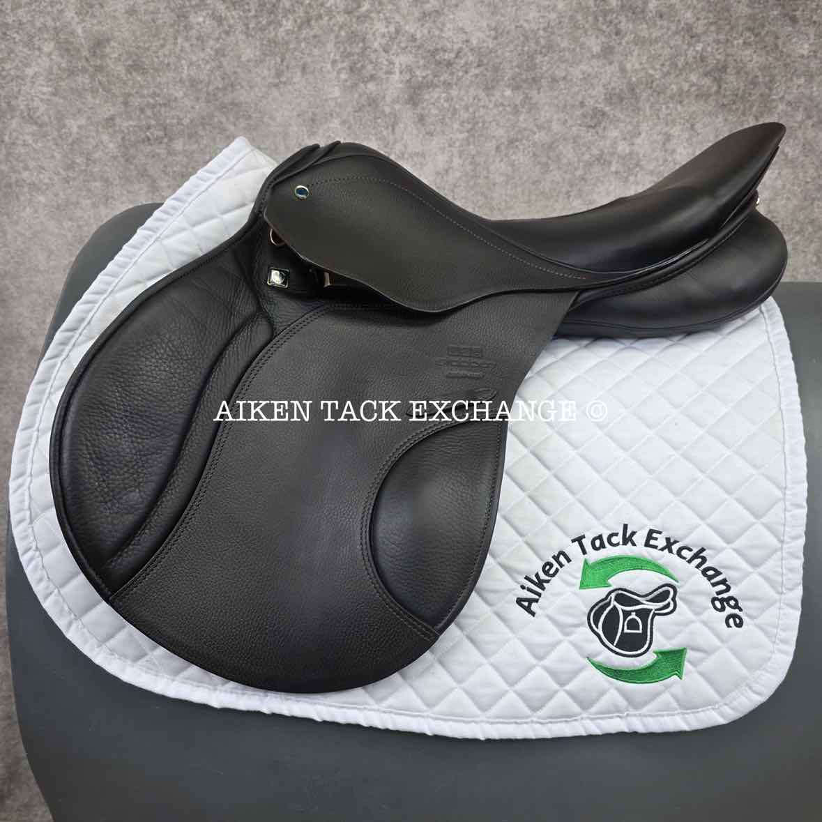 2025 Stubben Roxane Jump Saddle, 18" Seat with Biomex, 28cm Tree - Medium Narrow, Wool Flocked Panels
