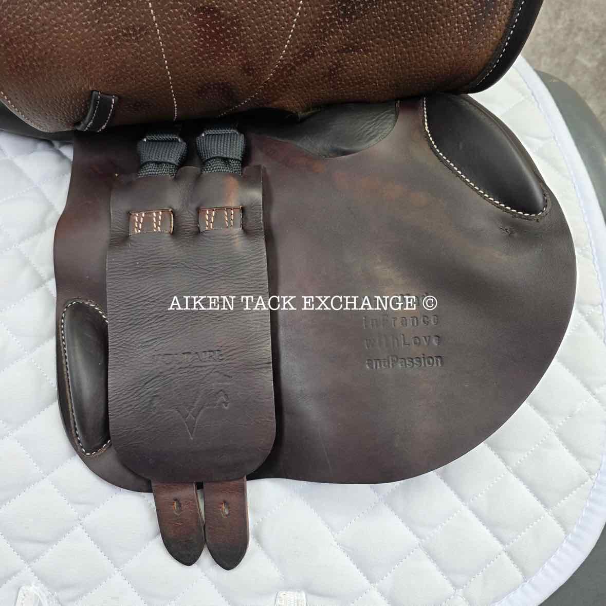 2022 Voltaire Welli Close Contact Jump Saddle, 15.5" Seat, 0A Flap, M/MW Tree, Foam FIN Panels