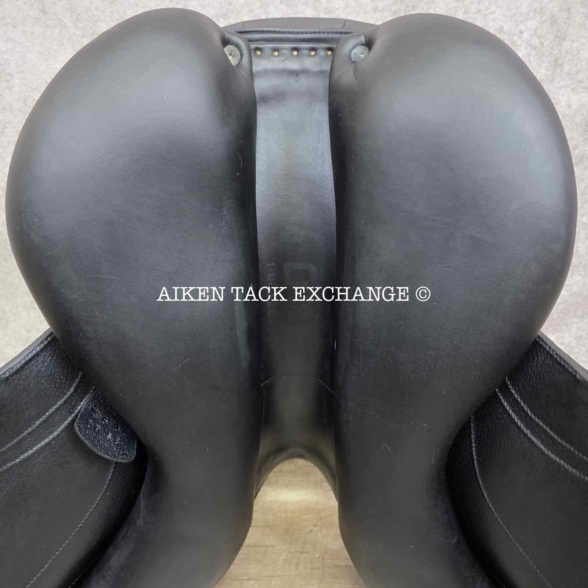 2014 Devoucoux Loreak Monoflap Dressage Saddle, 18.5" Seat, 3 Flap, Medium Wide Tree, D3D Panels, Full Buffalo Leather
