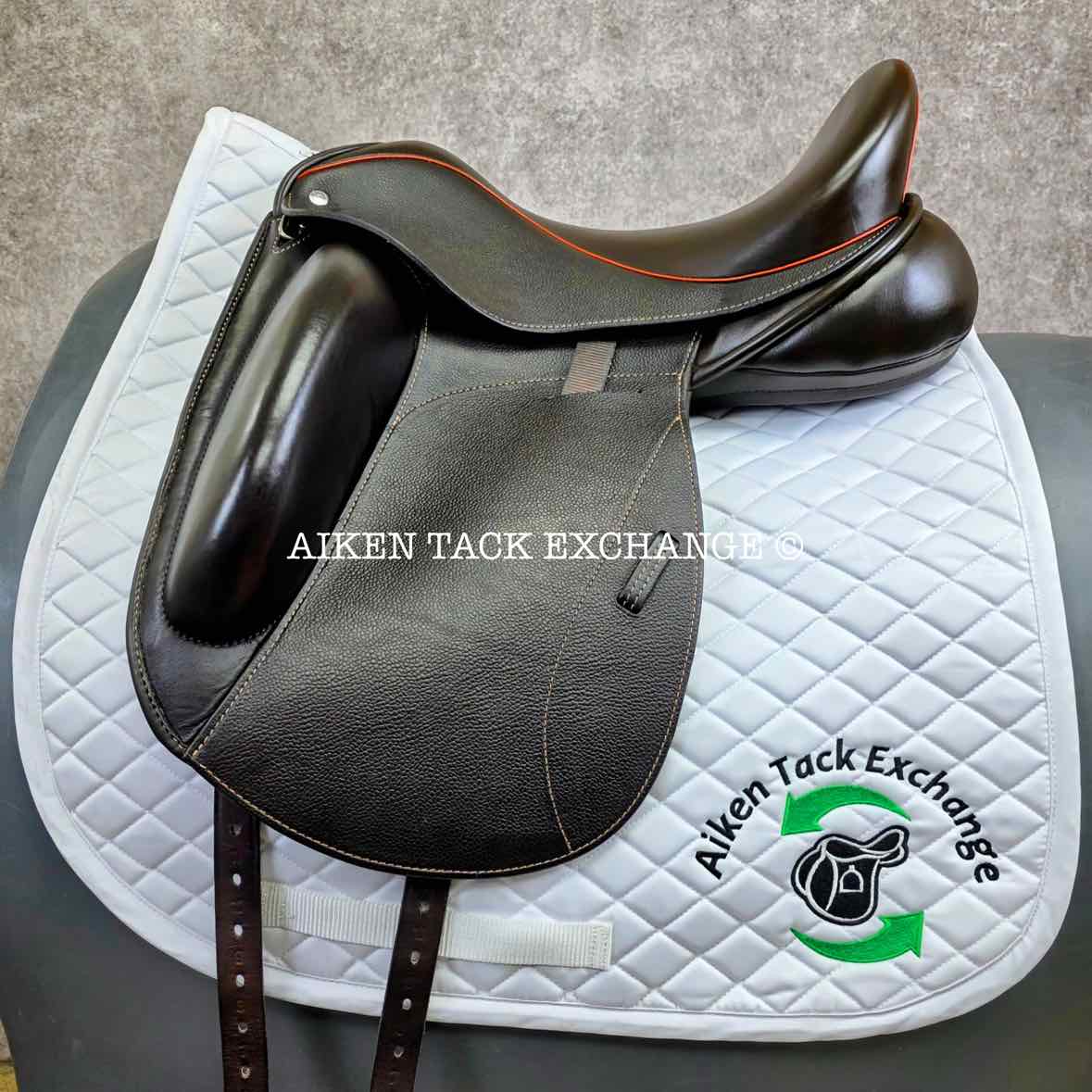 2018 Custom Saddlery Icon Flight 2 Monoflap Dressage Saddle, 17.5" Seat, Adjustable Tree, Wool Flocked Hybrid Panels