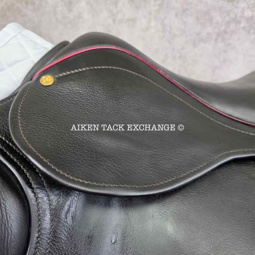 2021 County Innovation Jump Saddle, 18" Seat, Forward Flap, Medium Narrow Tree, Wool Flocked Panels