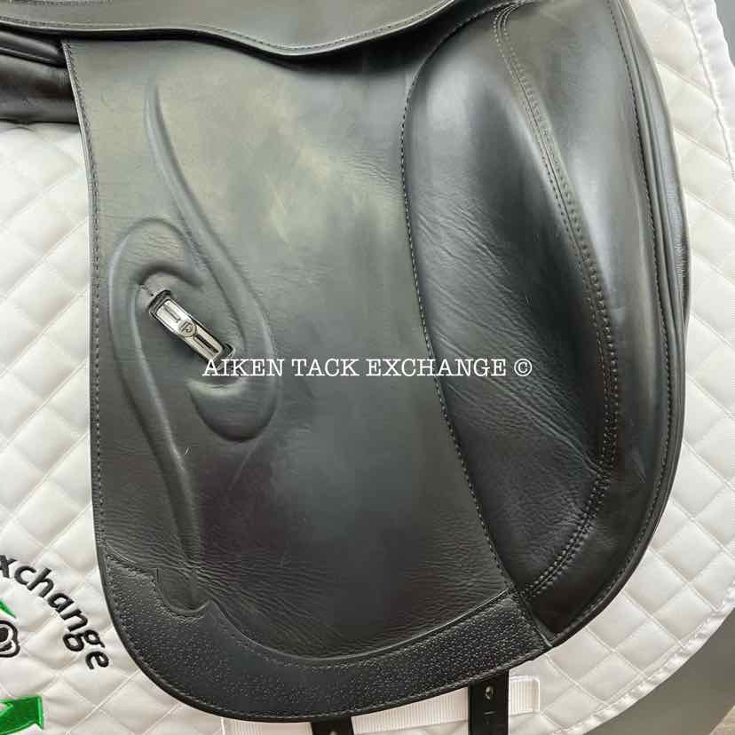 2011 Prestige Venus K Monoflap Dressage Saddle, 17" Seat, 33 Tree - MW, Wool Flocked Panels