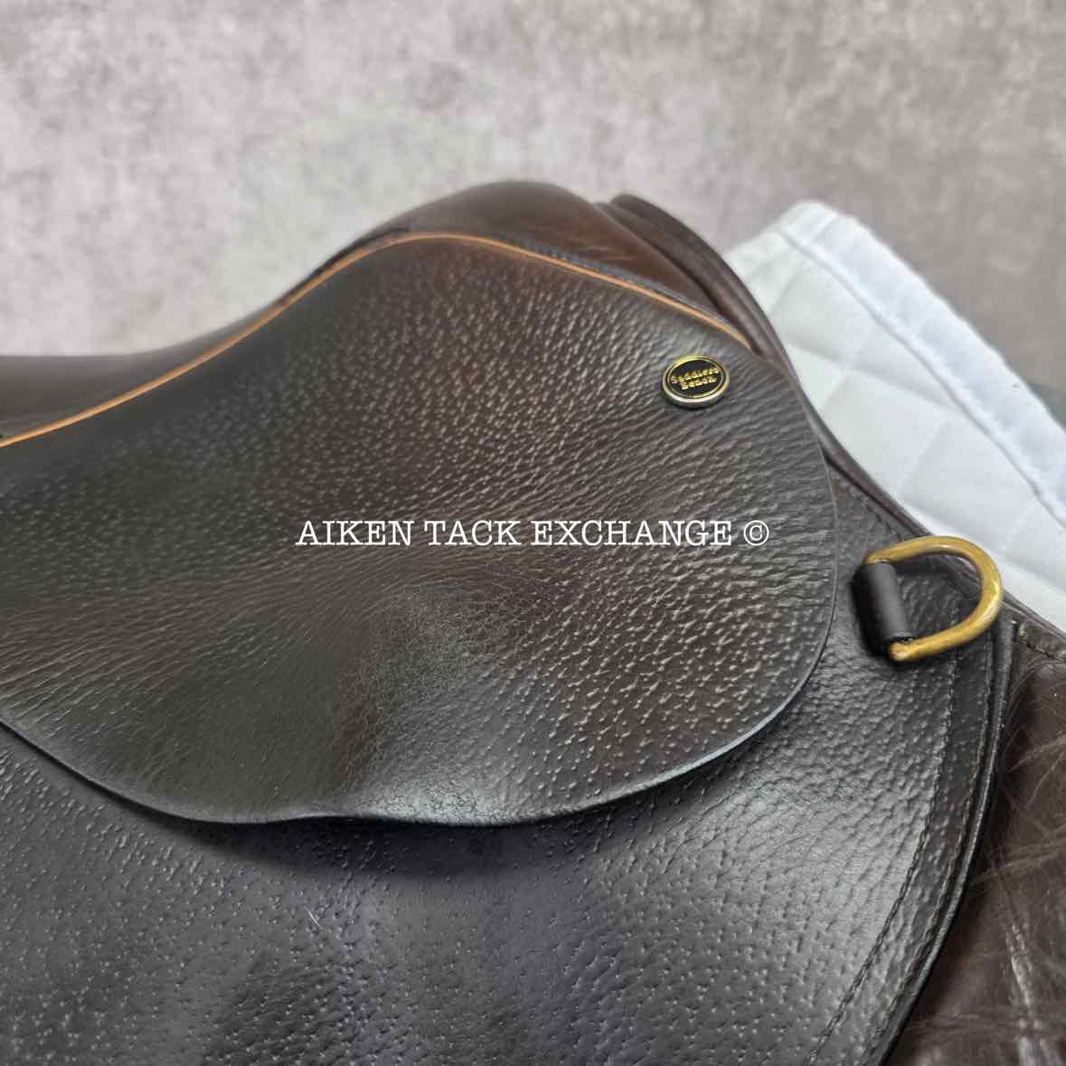**SOLD** 2007 Saddler's Bench Killington III Jump Saddle, 17.5" Seat. Medium Wide Tree, Wool Flocked Panels