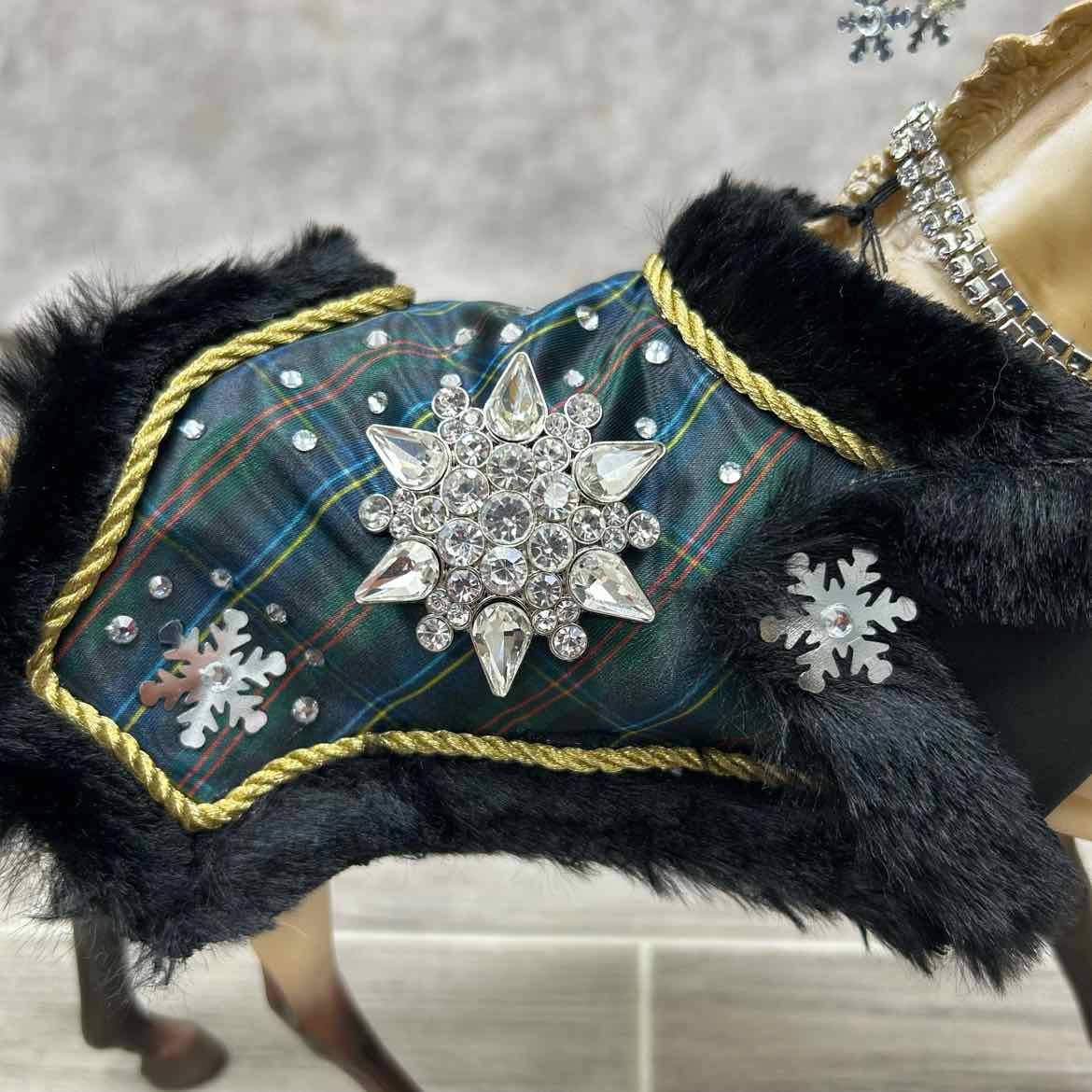 Breyer Highlander 2023 Christmas Holiday Horse with Blanket