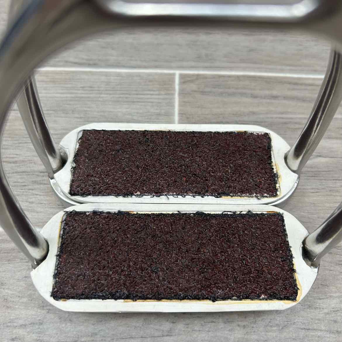 Fillis Stirrup Irons with Sure Grip Stirrup Pads, 4.75"