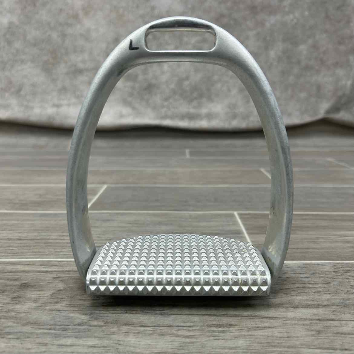 Antares Aluminium Wide Track Stirrup Irons 4.5"
