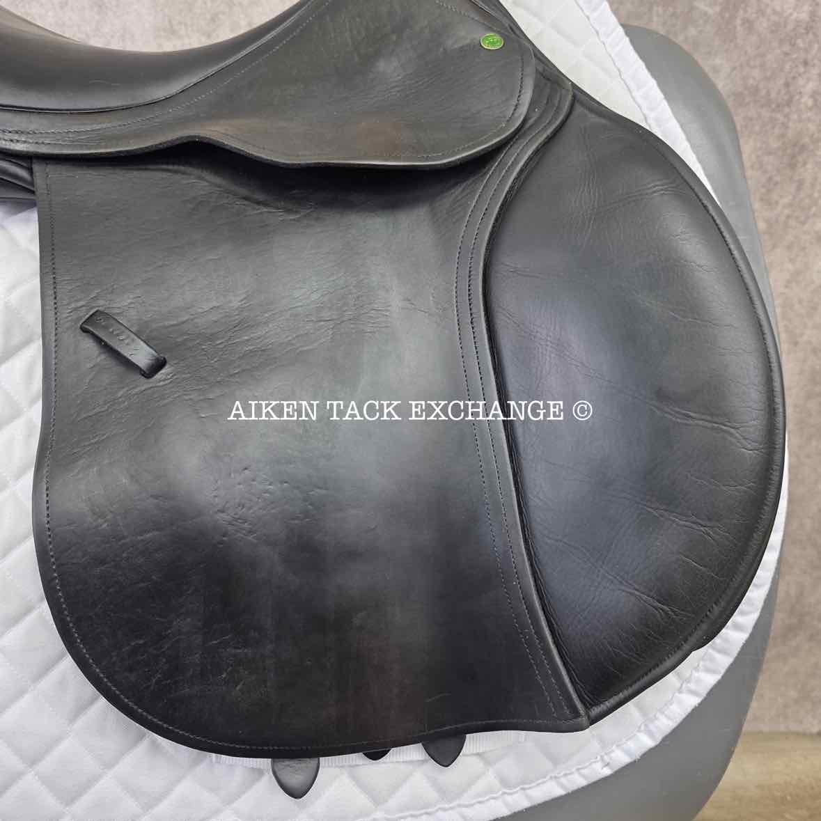 2007 County Innovation Jump Saddle, 18" Seat, Medium Tree, Wool Flocked Panels