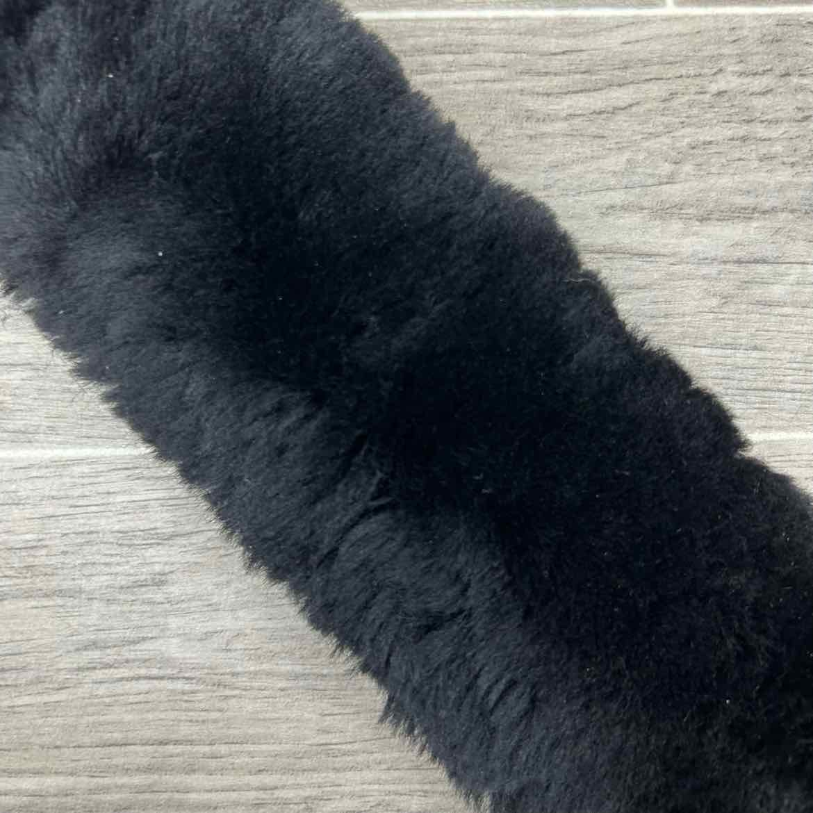 Schneiders Merino Sheepskin Bare Cribbing Collar Cover