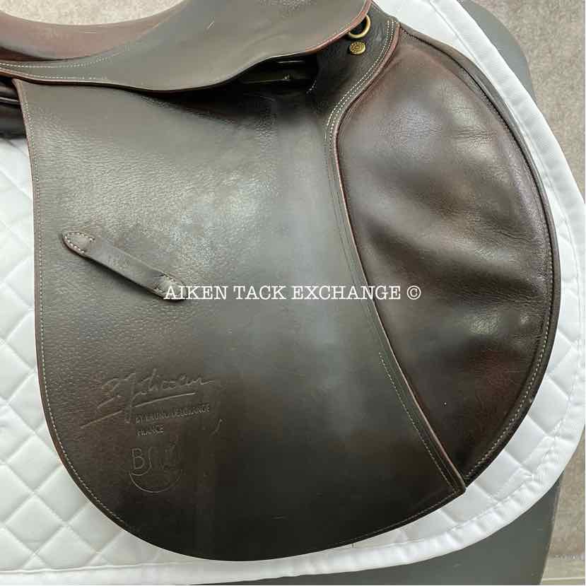 1997 PJ by Bruno DelGrange Close Contact Jump Saddle, 17.5" Seat, 4L Flap, Medium Wide Tree, Foam Panels