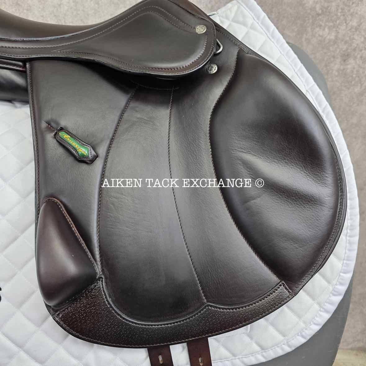**SOLD** 2023 Amerigo Vega Salto Monoflap Jump Saddle, 17" Seat, Medium Tree, Wool Flocked Panels