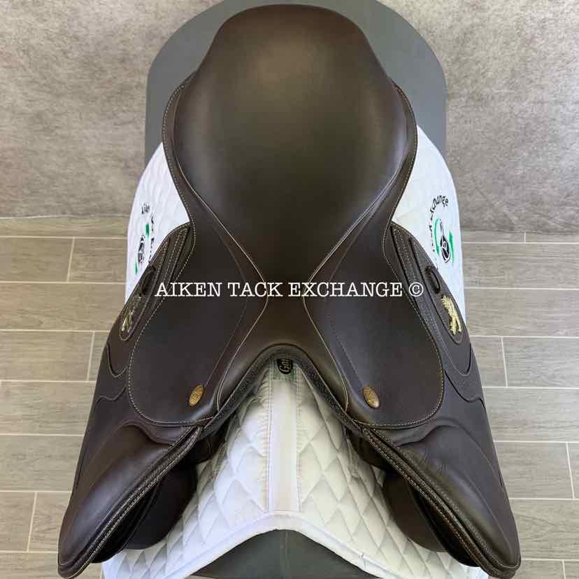 **SOLD** 2022 Fairfax World Class Dual Flap Jump Saddle, 17.5" Seat, Adjustable Tree - Changeable Gullet, Wool Flocked Panels