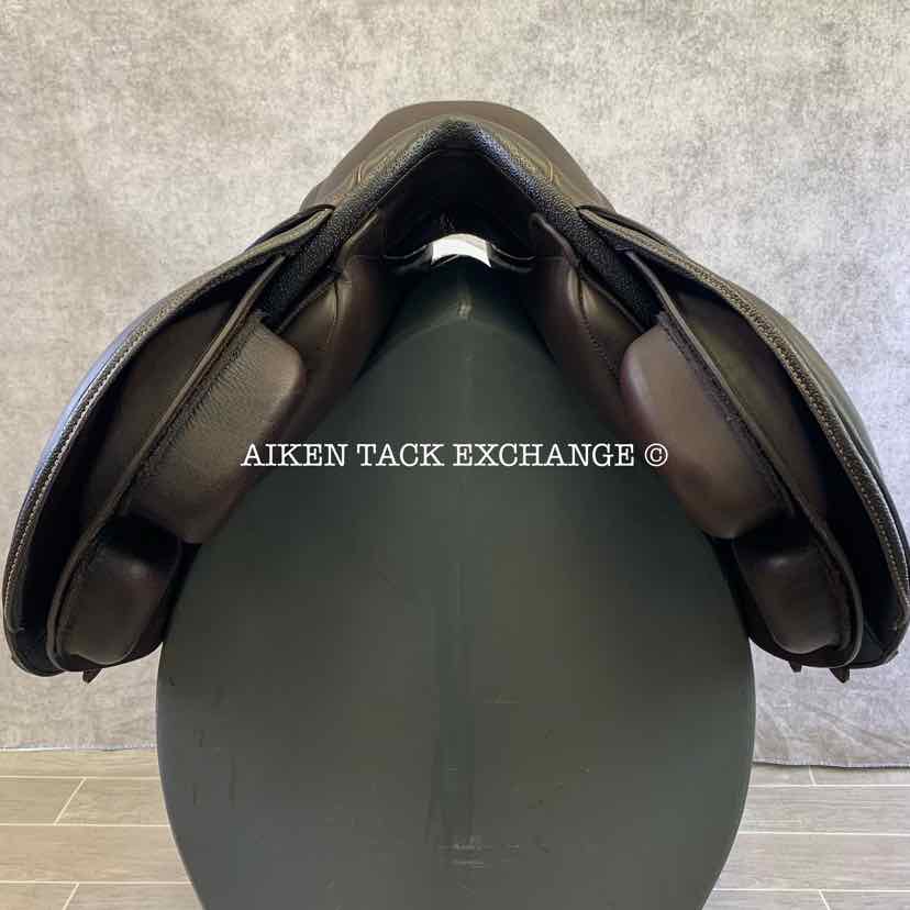 **SOLD** 2022 Fairfax World Class Dual Flap Jump Saddle, 17.5" Seat, Adjustable Tree - Changeable Gullet, Wool Flocked Panels