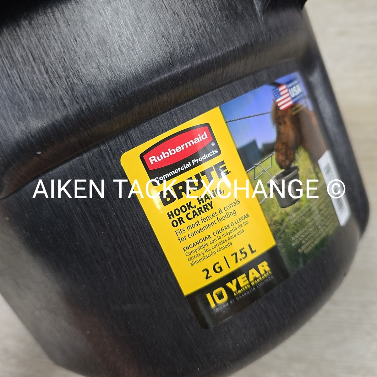 BRUTE 2 Gallon 3-in-1 Flat Back Bucket