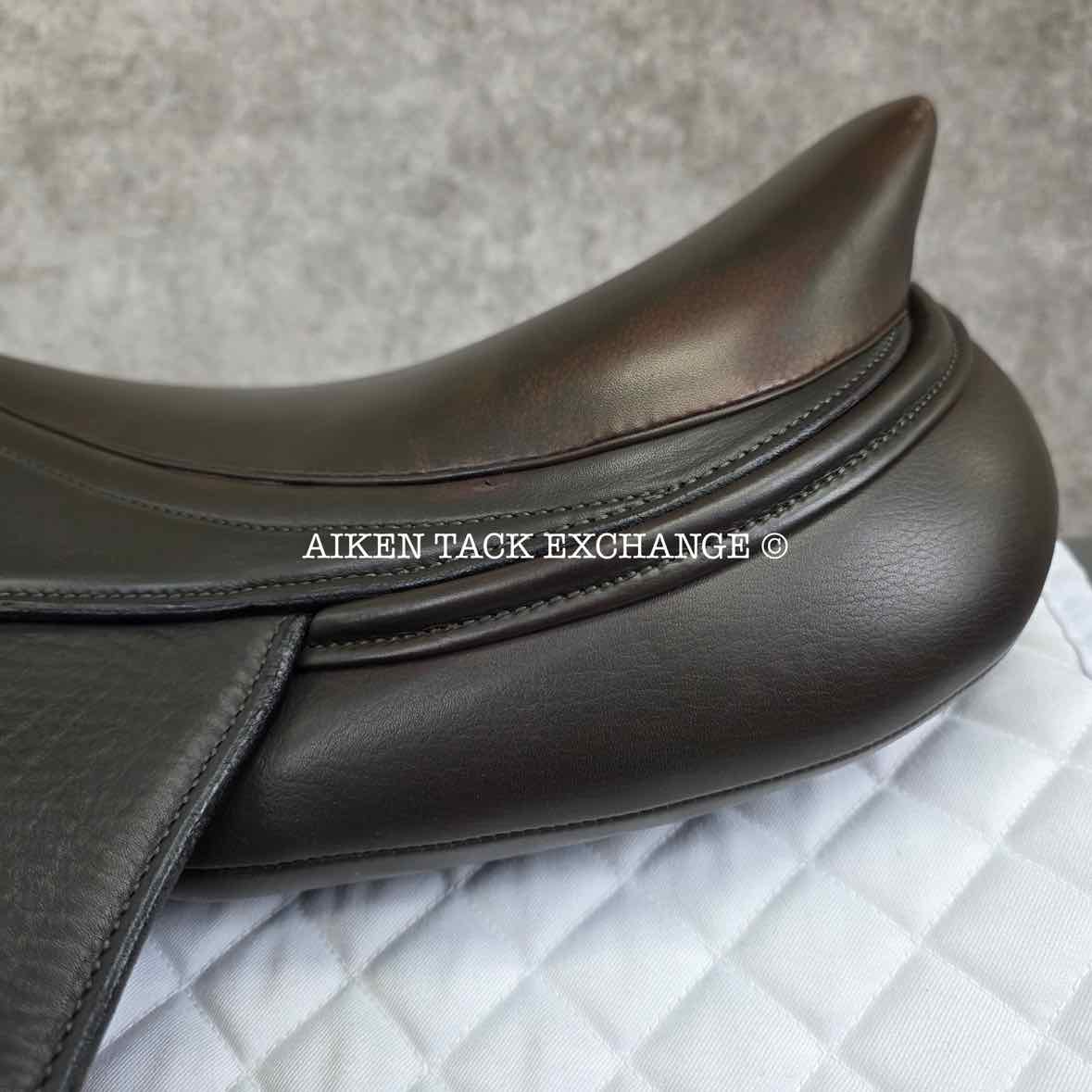 **SOLD** Royal Heritage Stella Jump Saddle, 18" Seat, Adjustable Tree - Changeable Gullet, Wool Flocked Panels