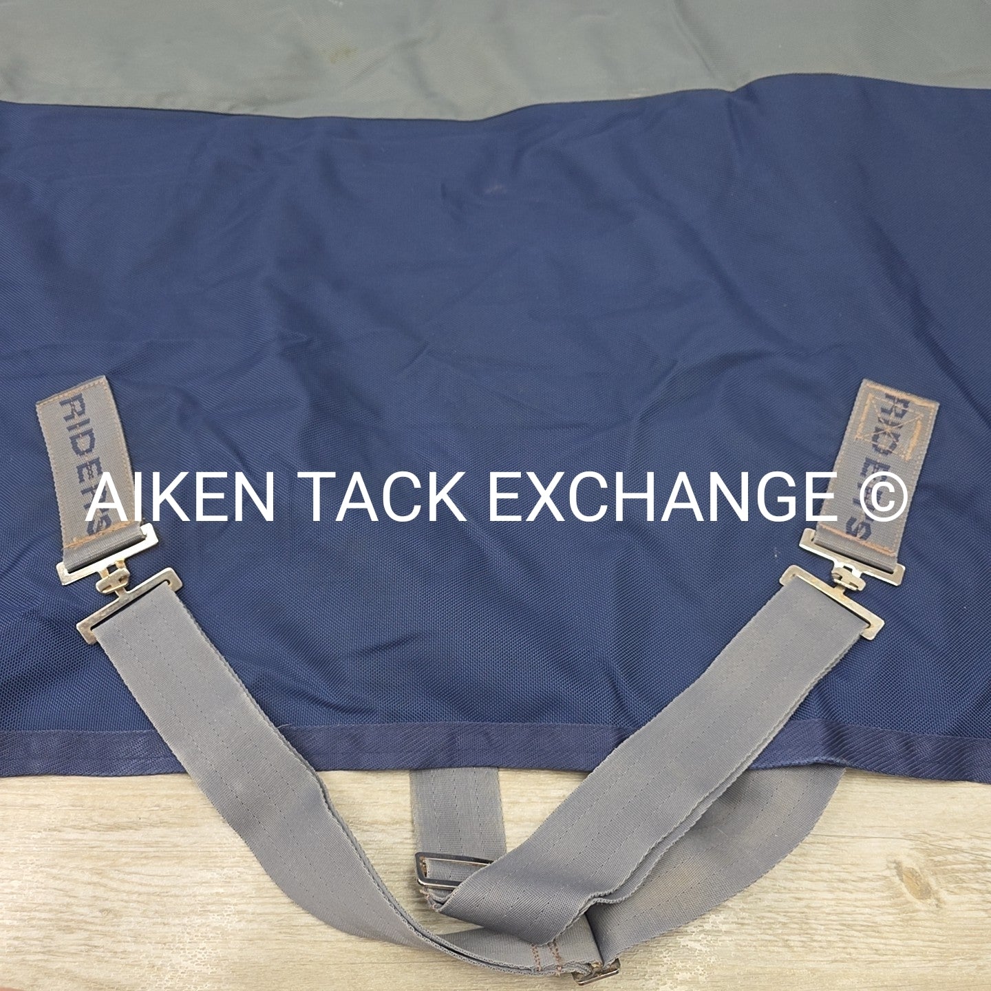 Dover Saddlery Riders International Medium / Heavy Weight Turnout Blanket with 2