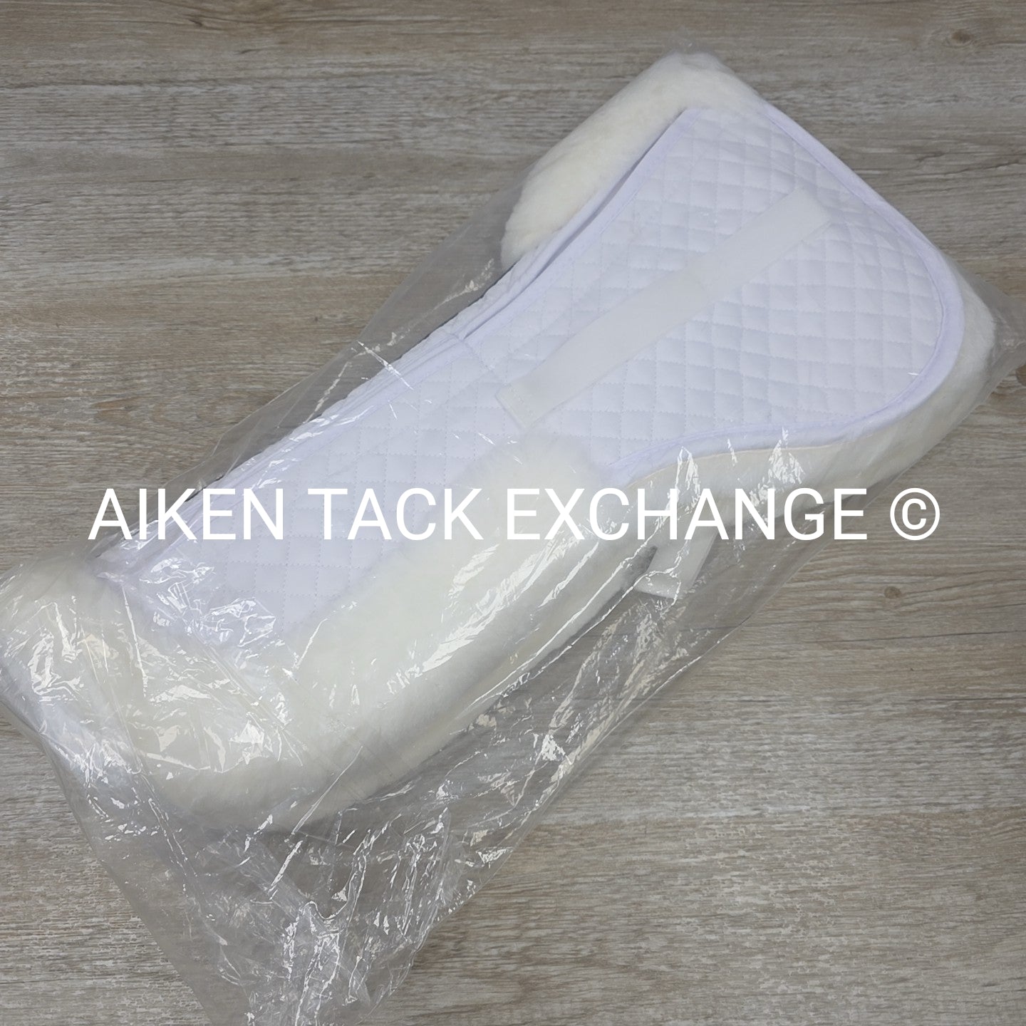 Majyk Equipe Ergonomic Shimmable Sheepskin Half Pad, With Rear Shims, Size Mediu
