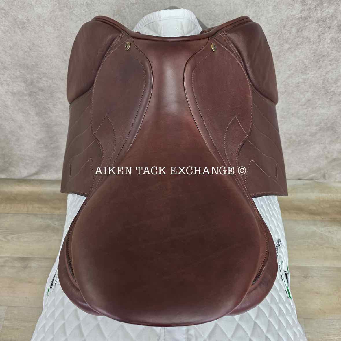 HDR - Henri de Rivel Laureate IGP Close Contact Jump Saddle, 17.5" Seat, Adjustable Tree - Changeable Gullet, Foam Panels