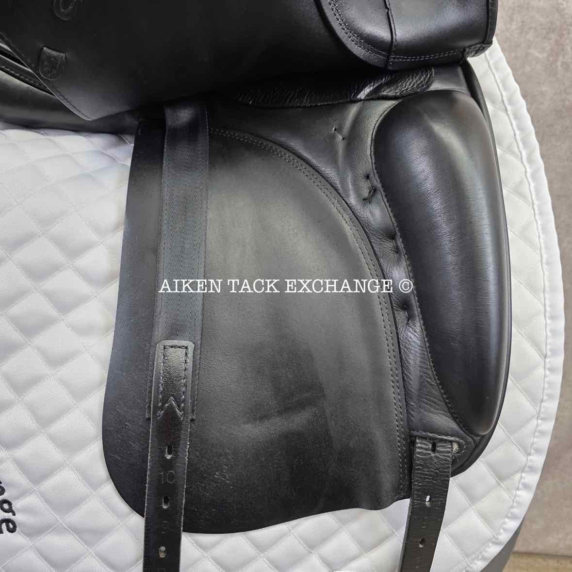 **On Trial** 2006 Prestige Dressage 2000 Saddle, 18" Seat, 35 Tree - MW, Wool Flocked Panels