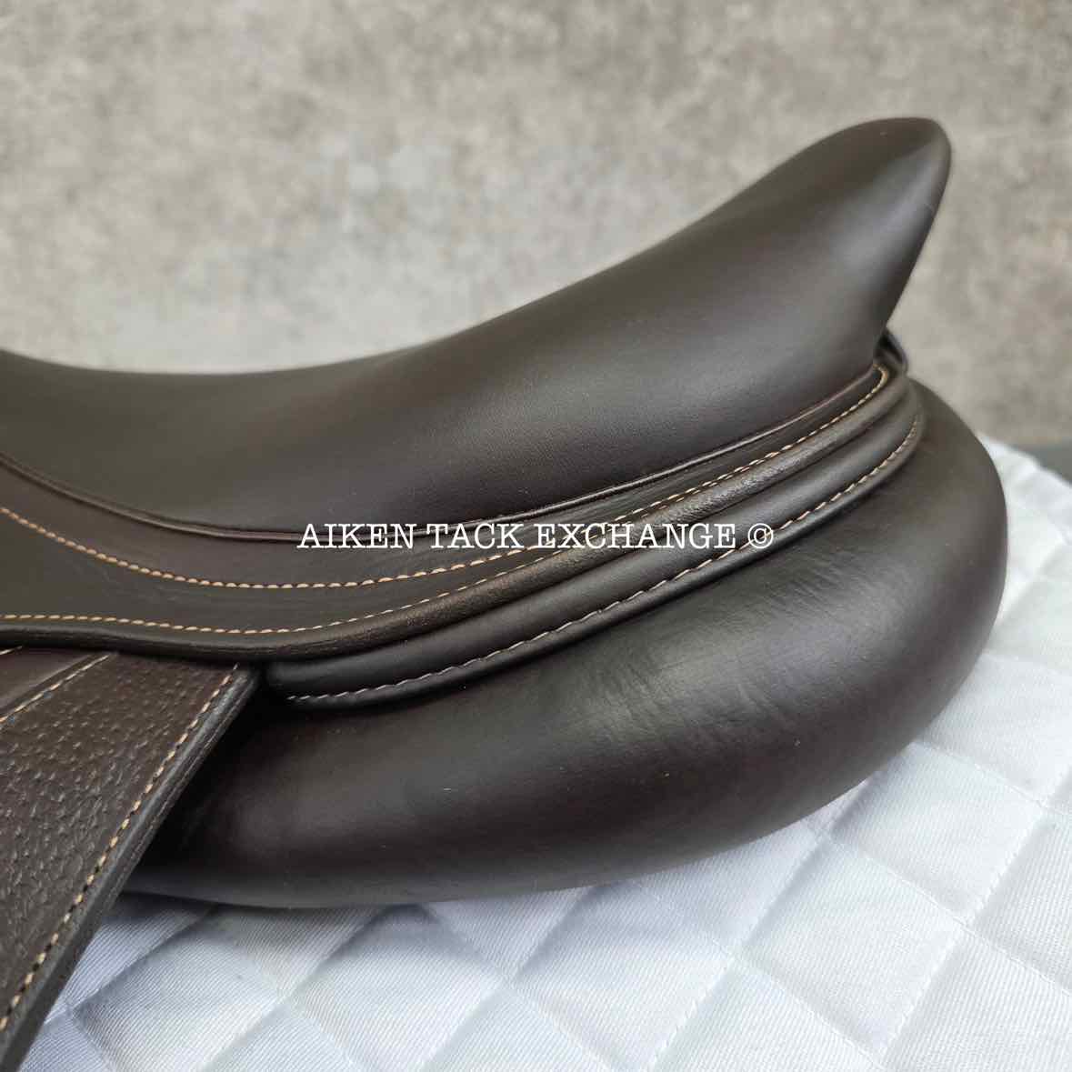 2024 CWD SE01 Close Contact Jump Saddle, 17" Seat, 3CH Flap, Medium Tree, Foam Panels, Full Buffalo Leather