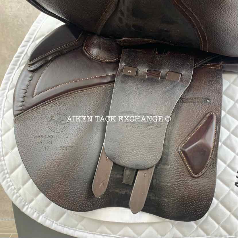 **SOLD** 2017 CWD SE30 2GS Close Contact Jump Saddle, 18" Seat - S3, 4L Flap, Dynamik Flex Tree - Medium, Foam Panels
