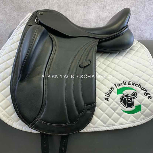 **On Trial** 2020 PDS Carl Hester Delicato II Monoflap Dressage Saddle, 17" Seat, Adjustable Tree - Changeable Gullet, Wool Flocked Panels