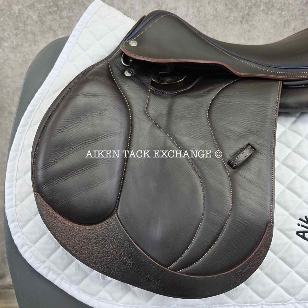 2019 Devoucoux Biarritz O Close Contact Jump Saddle, 17.5" Seat, 1 Flap, Medium Tree, Foam Panels, Full Buffalo Leather