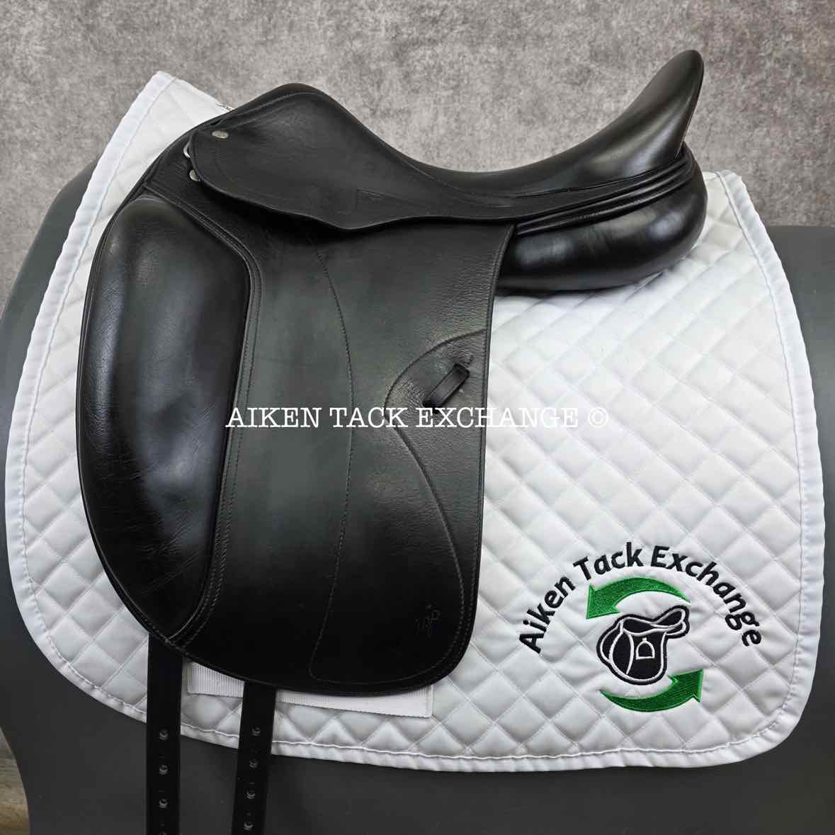 2009 Amerigo Pinerolo Classic Dressage Saddle, 17" Seat, M/MN Tree, Wool Flocked Panels