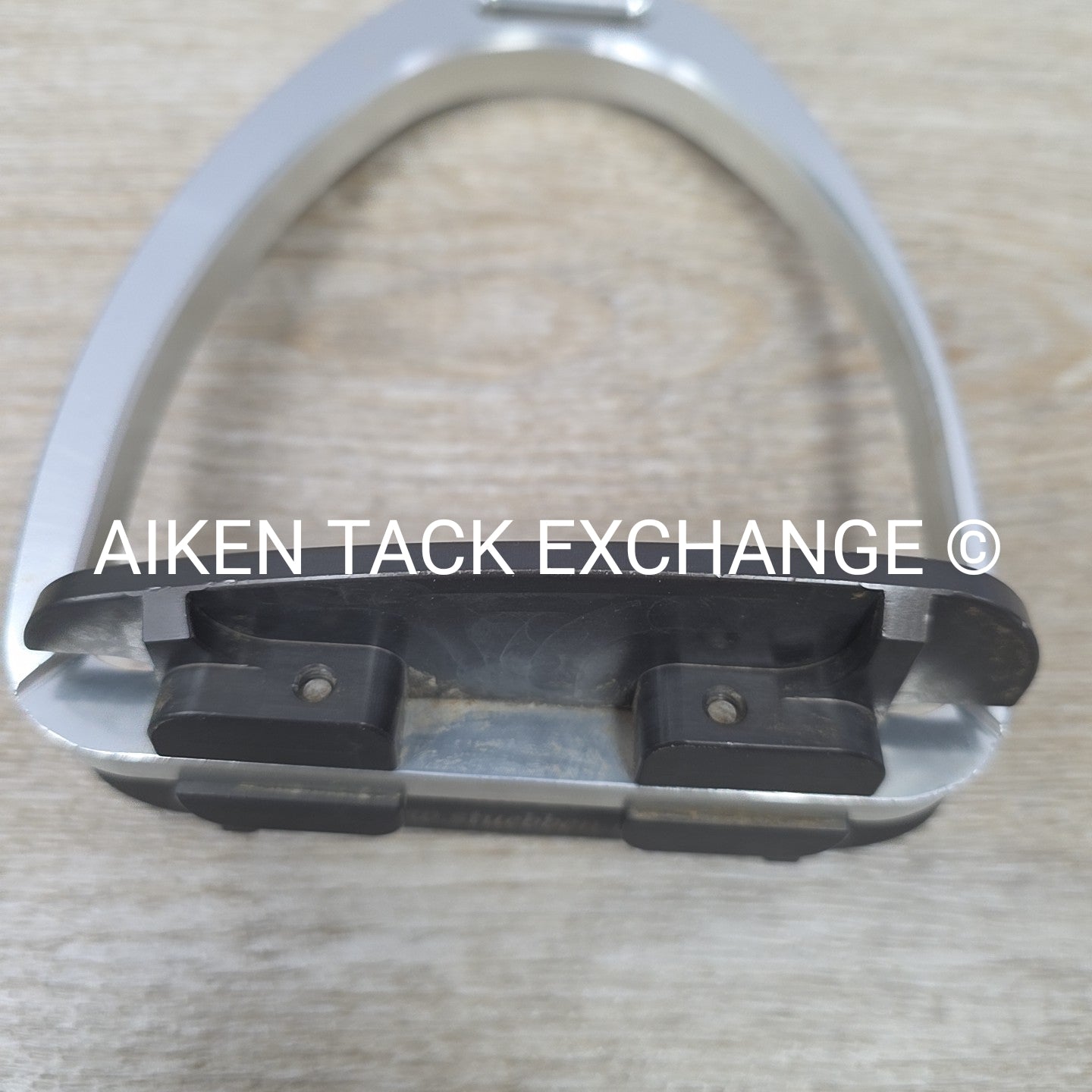 Stubben Maxi Grip Aluminum Stirrup Irons, 4.75"