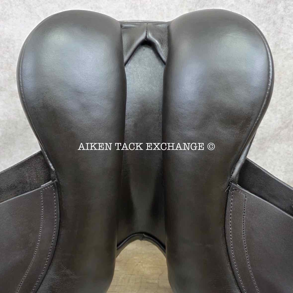 2013 Black Country Wexford Jump Saddle, 17.5" Seat, Medium Wide Tree, Wool Flocked Panels