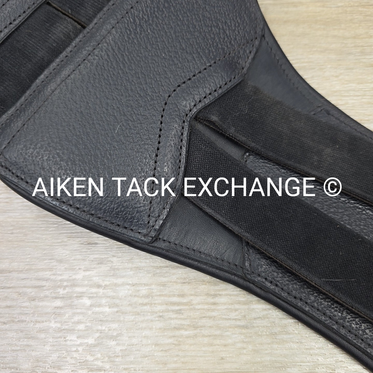 Devoucoux Makila Ergonomic Girth, Black, 28"