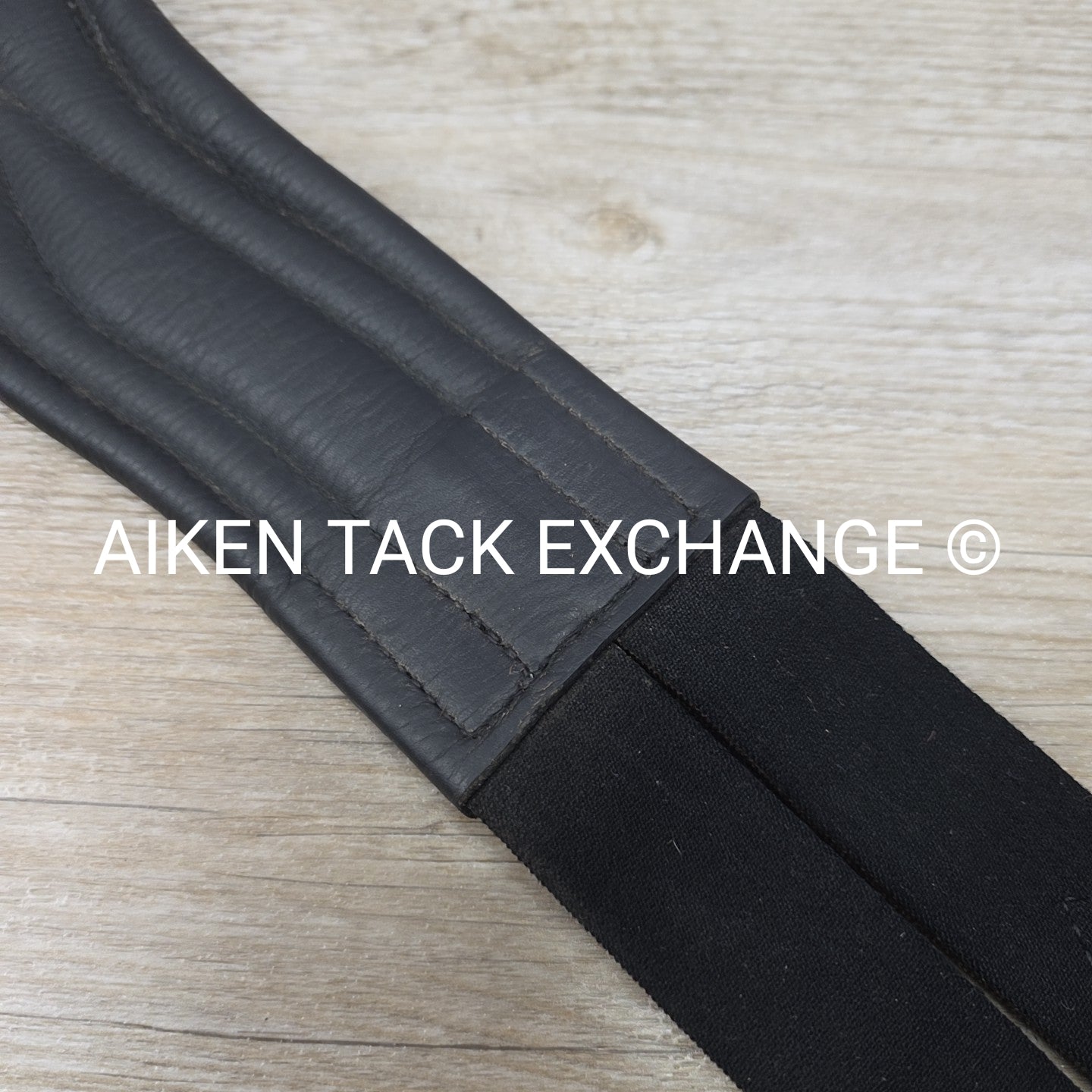 County Logic Anatomic Shoulder Relief Girth, Black, 44"