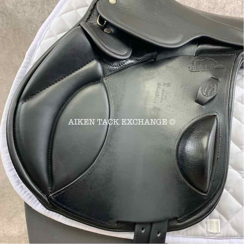 **SOLD** 2020 Berney Brothers Grand Olympic Monoflap Jump Saddle, 17" Seat, Medium Tree, Wool Flocked Panels