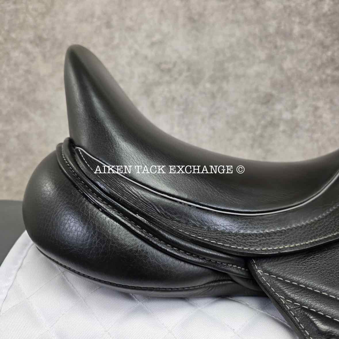 2020 Fairfax World Class Monoflap Dressage Saddle, 18" Seat, Adjustable Tree - Changeable Gullet, Wool Flocked Panels