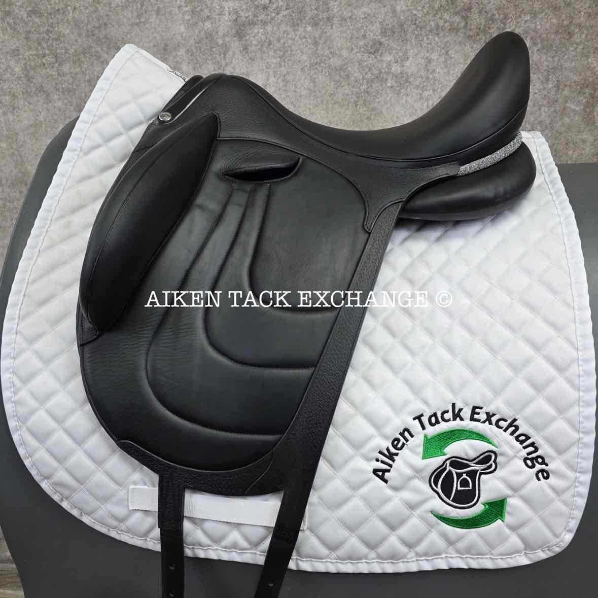 2025 Devoucoux Makila Harmonie Dressage Saddle, 17.5" Seat, 1A Flap, Medium? Tree, D3D Panels