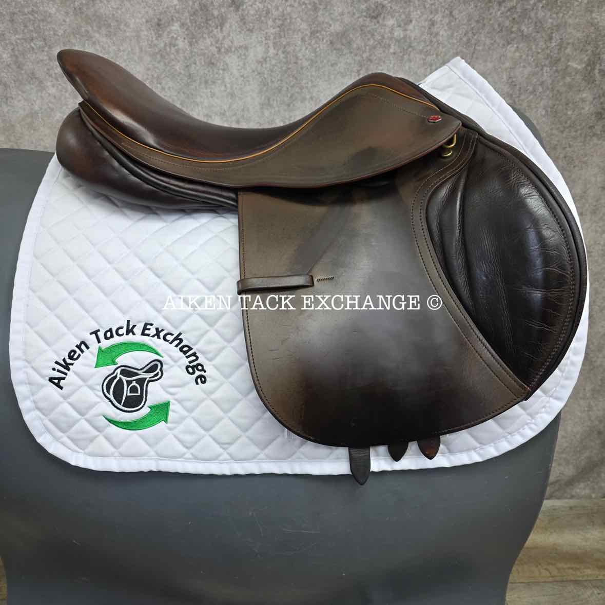 **SOLD** Albion Kontrol Jump Saddle, 18" Seat, Medium Wide Tree, Wool Flocked Panels