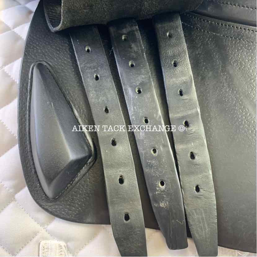 2014 CWD SE02 Close Contact Jump Saddle, 17" Seat, 2L Flap, Medium Wide Tree, Foam Panels