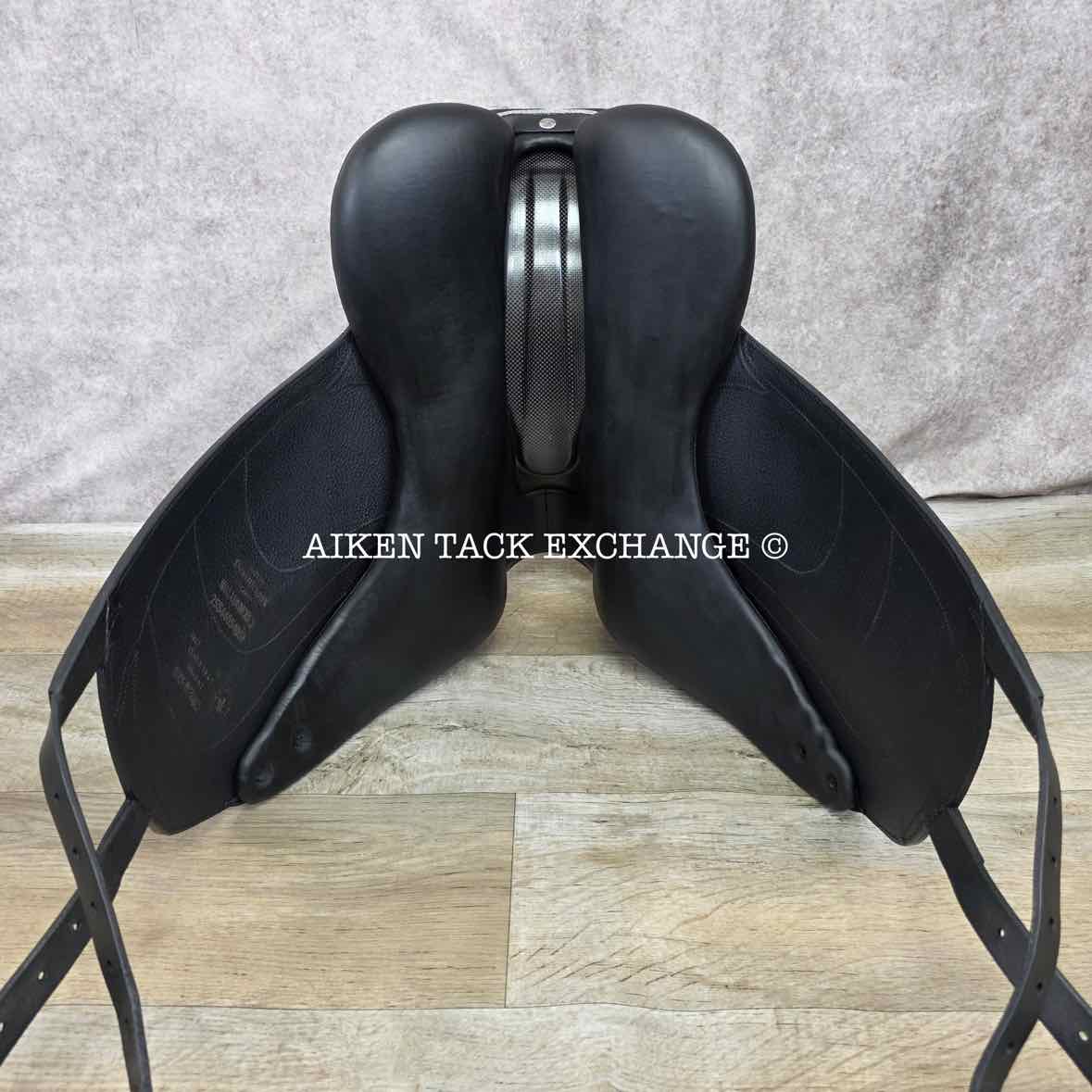 2025 Devoucoux Makila Harmonie Dressage Saddle, 17.5" Seat, 1A Flap, Medium? Tree, D3D Panels