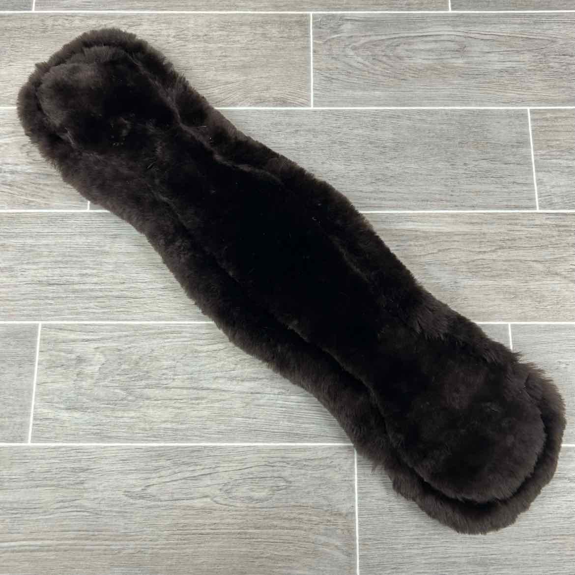 CAS Equestrian Sheepskin Girth, Brown, 20"