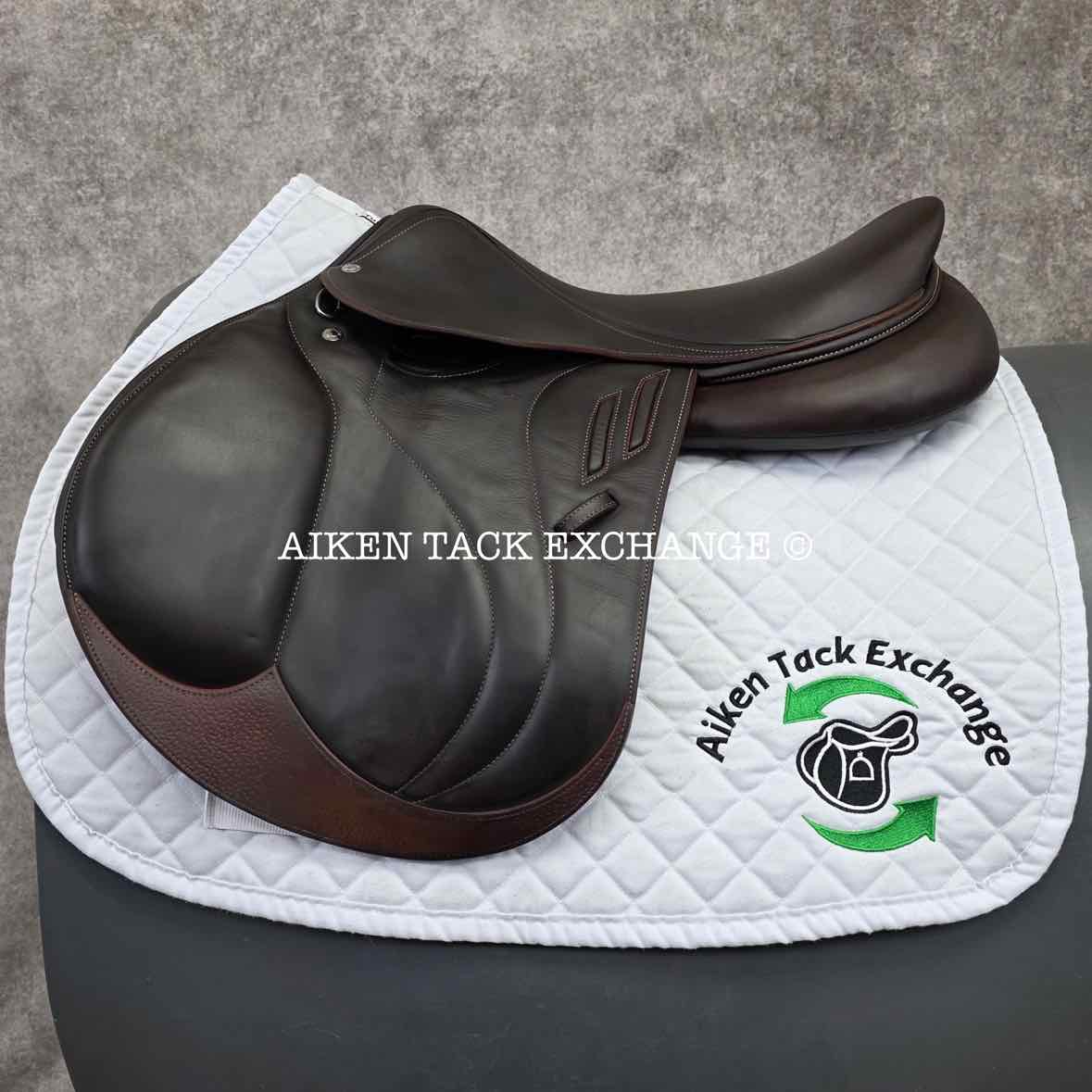 2017 Devoucoux Biarritz Lab Close Contact Jump Saddle, 17.5" Seat, 2A Flap, Medium Wide Tree, D3D Panels, Full Buffalo Leather