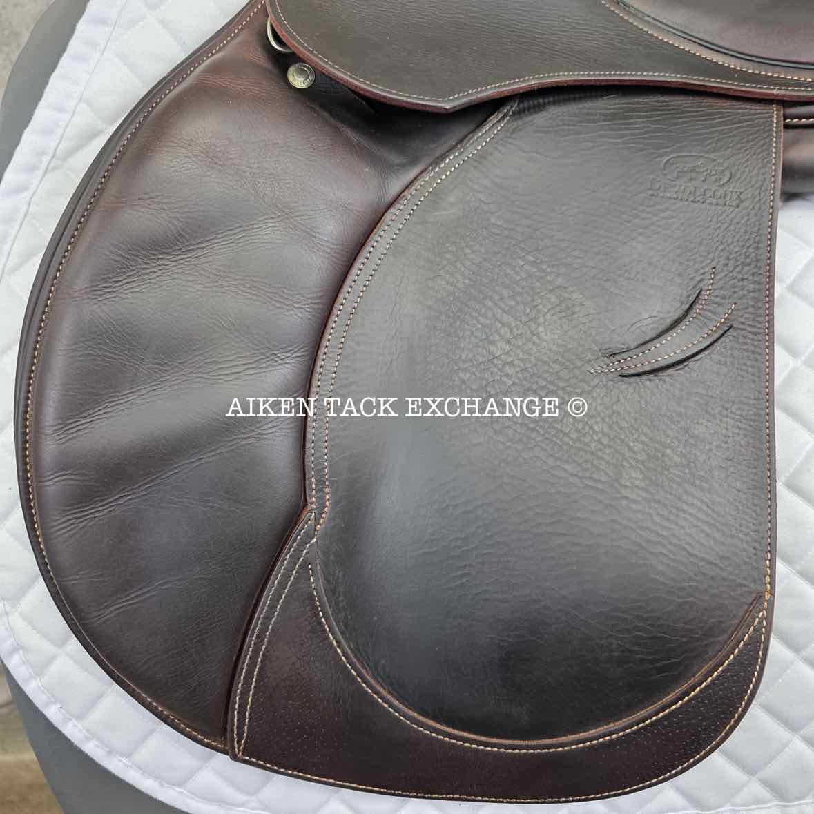 2015 Devoucoux Oldara Close Contact Jump Saddle, 17.5" Seat, 3 Flap, Medium Wide Tree, D3D Panels, Full Buffalo Leather