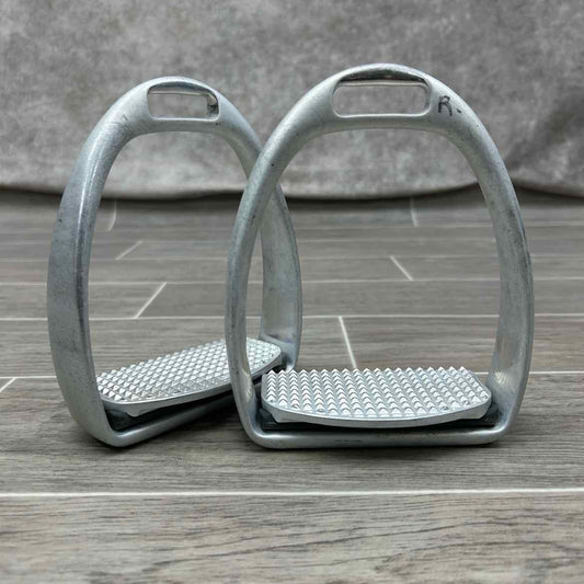 Antares Aluminium Wide Track Stirrup Irons 4.5"