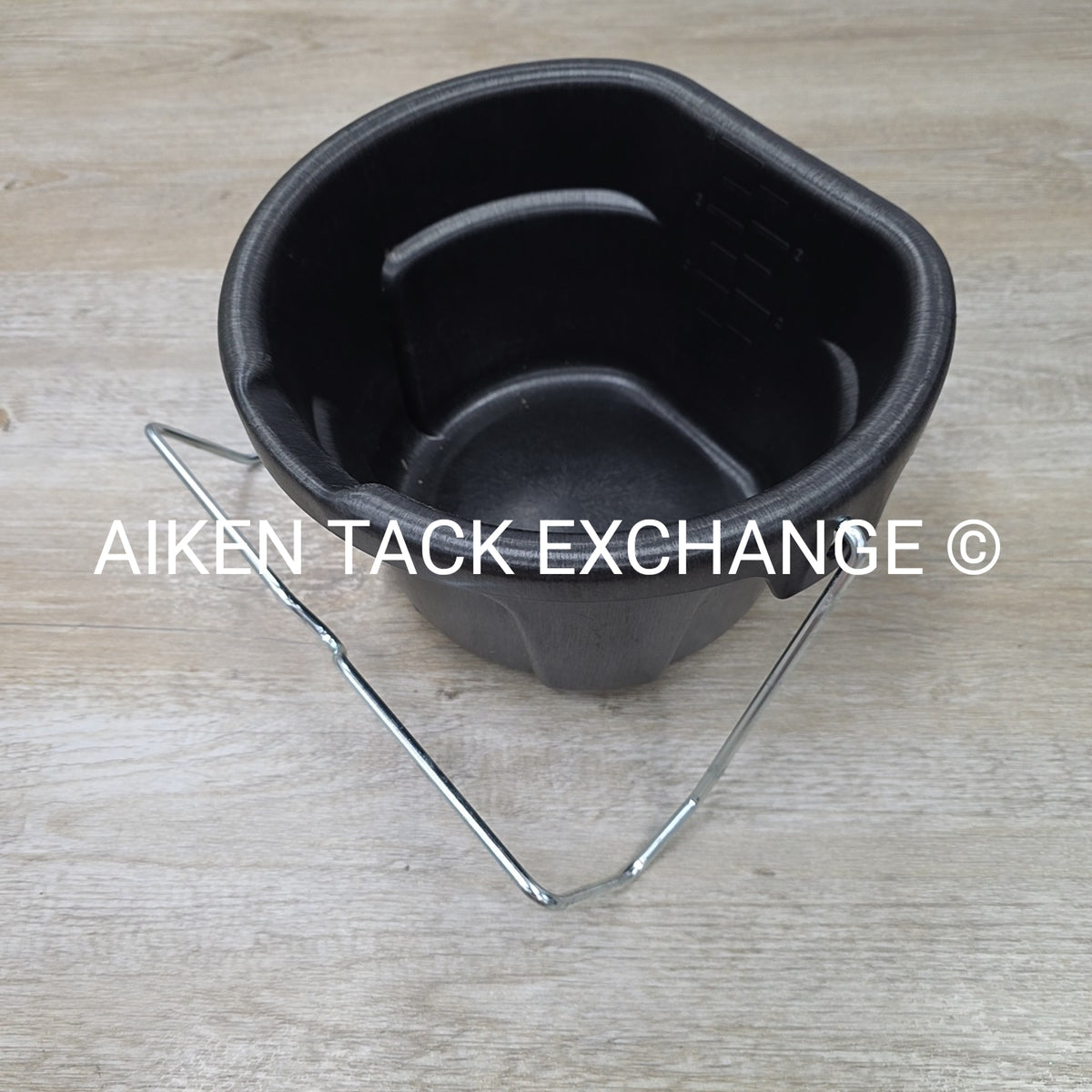 BRUTE 2 Gallon 3-in-1 Flat Back Bucket