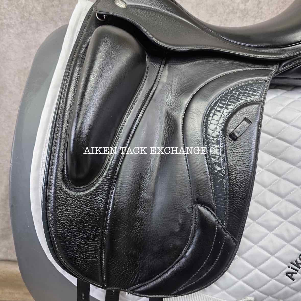 Fairfax Elias Monoflap Dressage Saddle, 18" Seat, Adjustable Tree - Changeable Gullet, Wool Flocked Panels