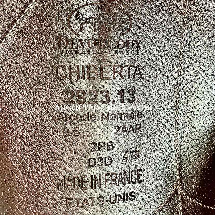 2013 Devoucoux Chiberta Monoflap Jump Saddle, 18.5" Seat, 2AAR Flap, Medium Tree, Wool Flocked, Full Buffalo Leather