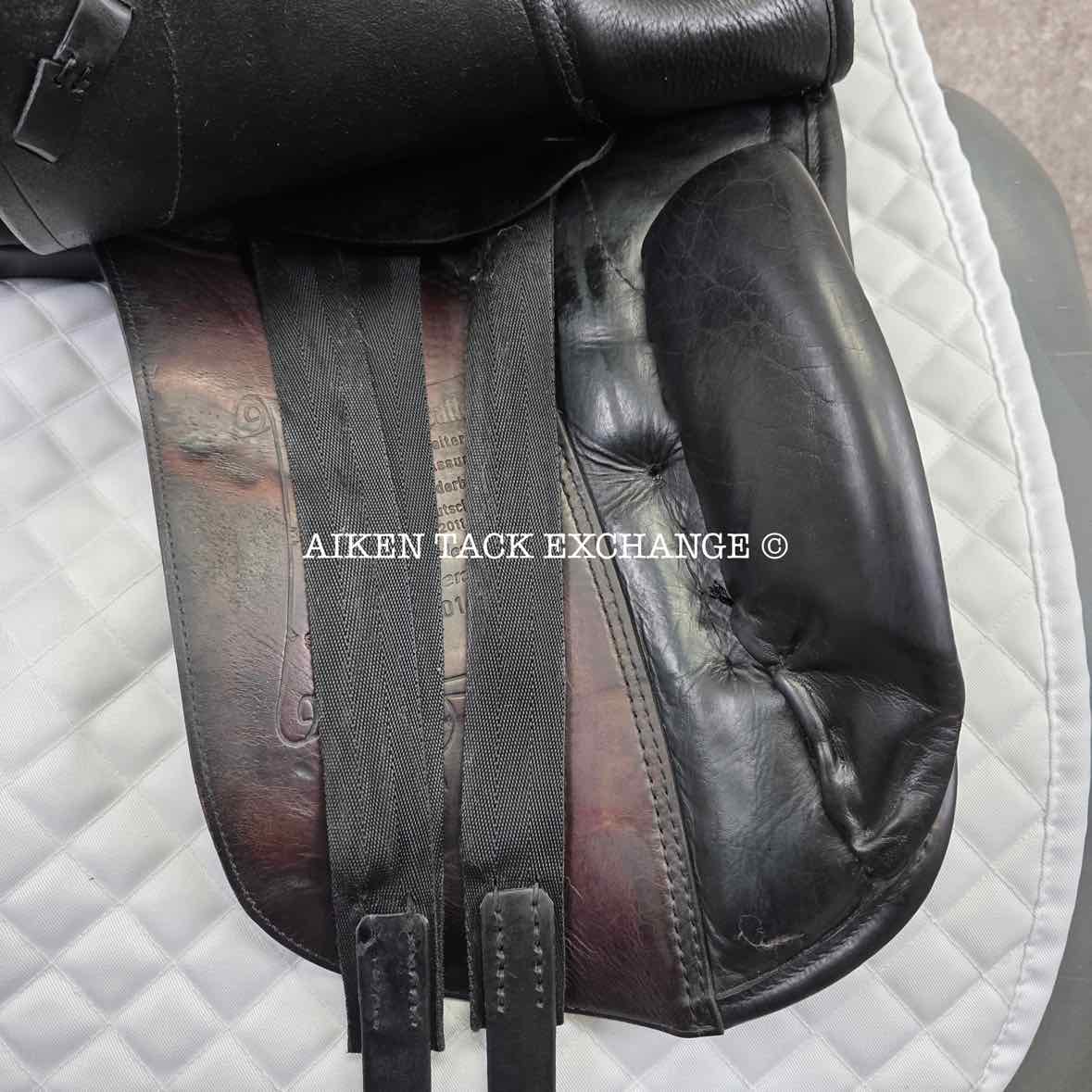 2003 Hennig Dressage Saddle, 17" Seat, Medium Narrow Tree, Wool Flocked Panels