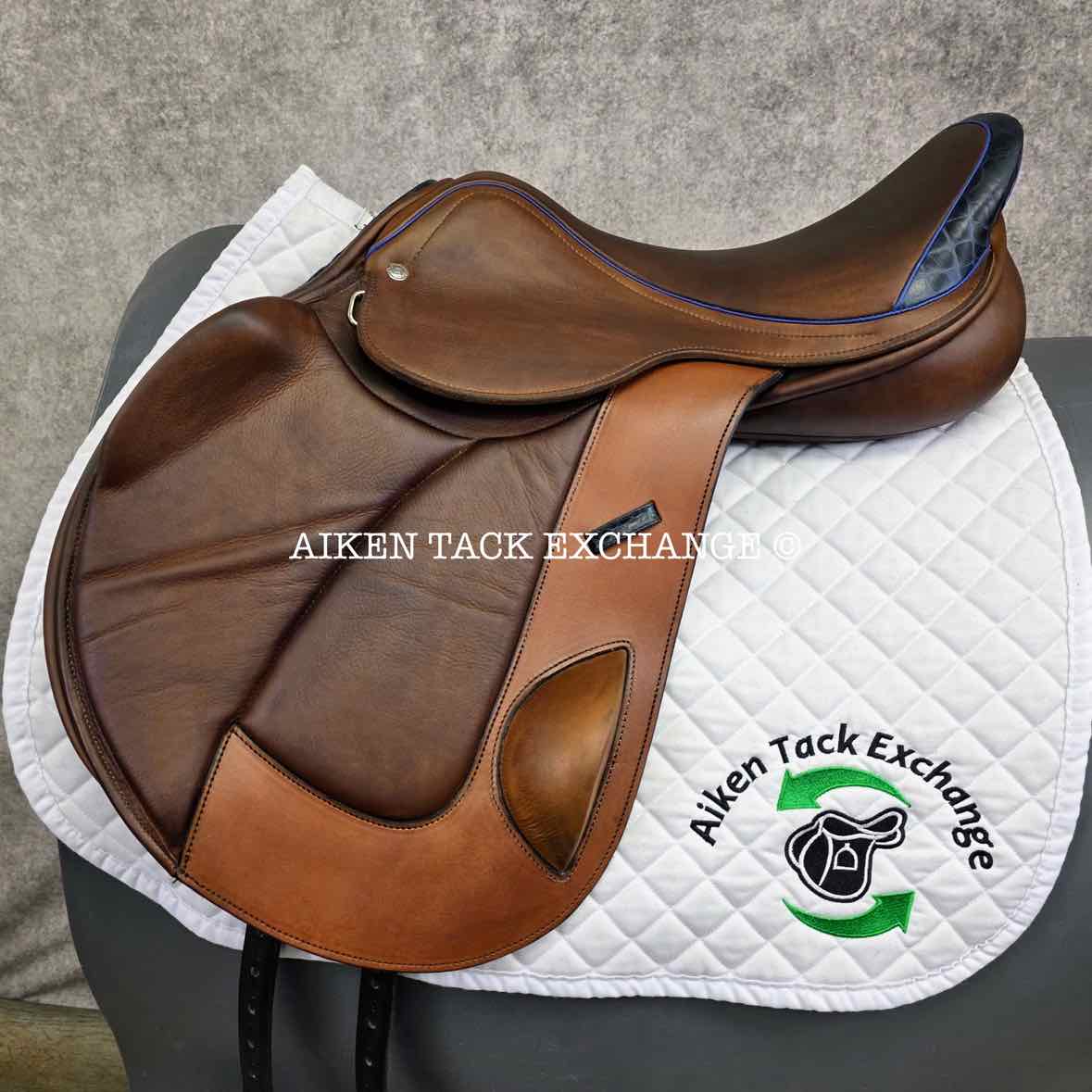 2022 Custom Saddlery Fleur De Lys Monoflap Jump Saddle, 17.5" Seat, Adjustable Tree, Wool Flocked Panels