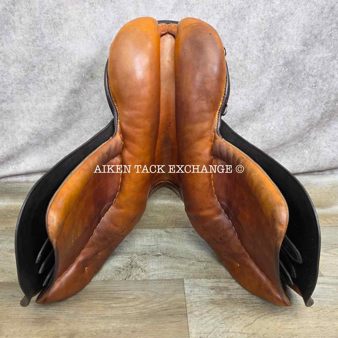 Stubben Siegfried Saddle, 18.5" Seat, 31cm Tree - Medium Wide, Wool Flocked Panels