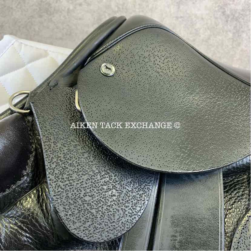 **SOLD** 2023 Black Country Vinici Monoflap Jump Saddle, 18" Seat, Forward Flap, Medium Wide/Wide Tree, Wool Flocked Panels