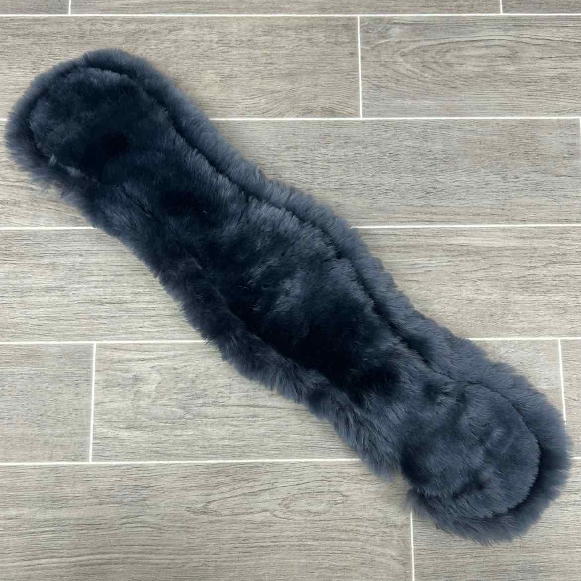 CAS Equestrian Sheepskin Girth, Black & Grey, 20"